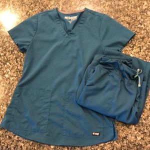 Dark teal greys anatomy scrub set!